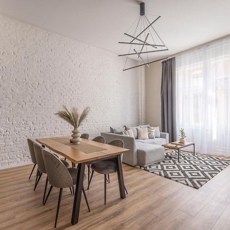 Exclusive Stylish Suite By Prestige Homes Next To The Oktogon 부다페스트 외부 사진