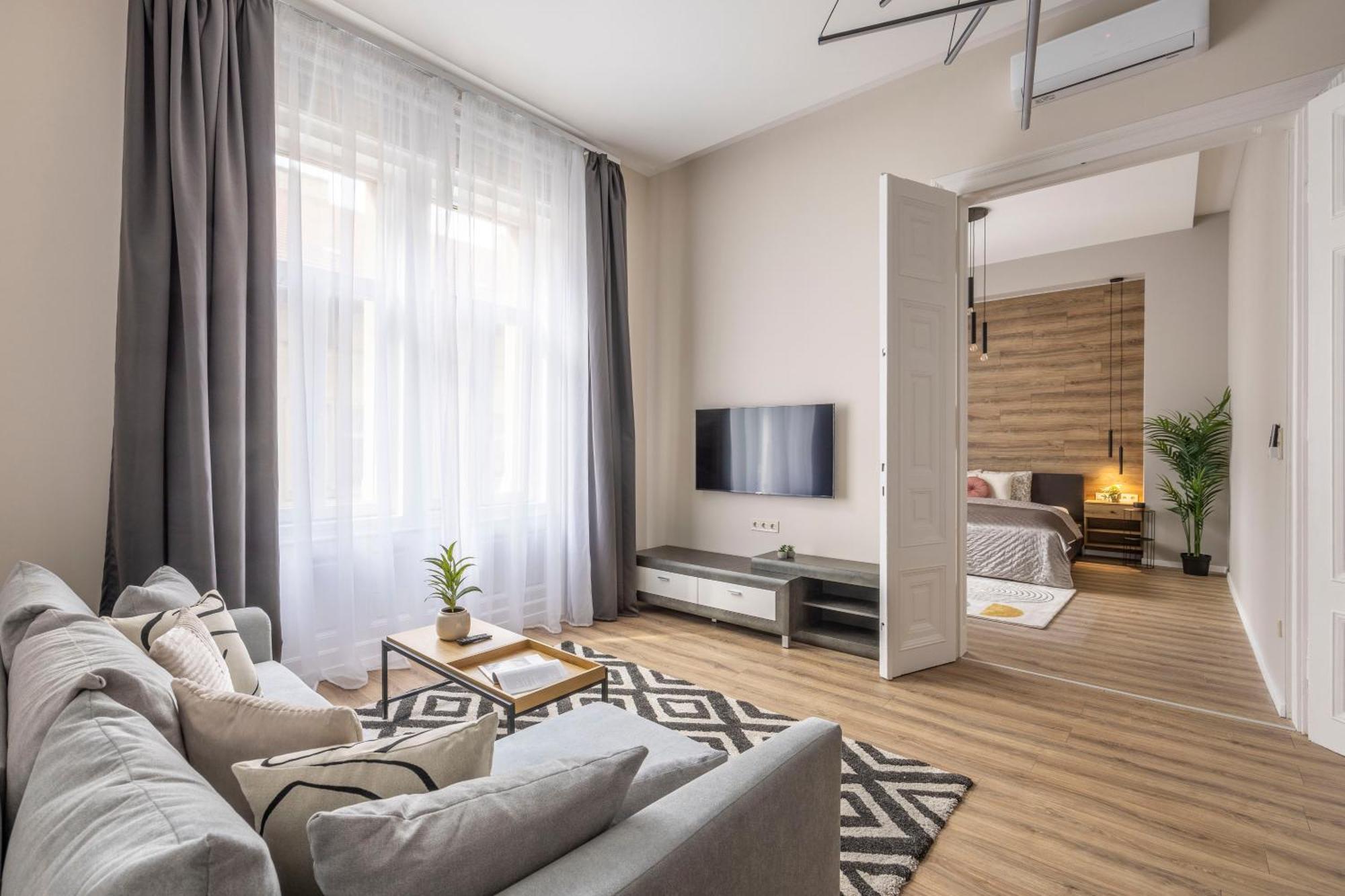 Exclusive Stylish Suite By Prestige Homes Next To The Oktogon 부다페스트 외부 사진