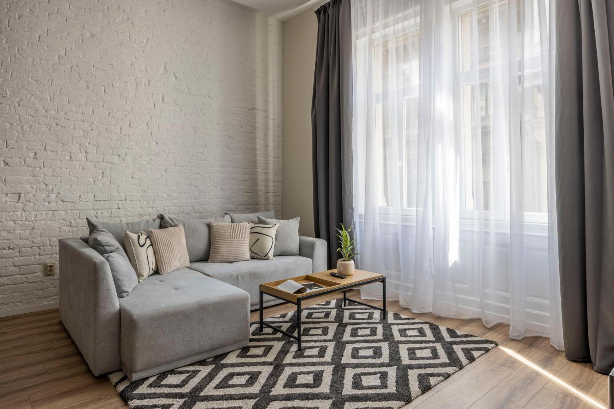 Exclusive Stylish Suite By Prestige Homes Next To The Oktogon 부다페스트 외부 사진